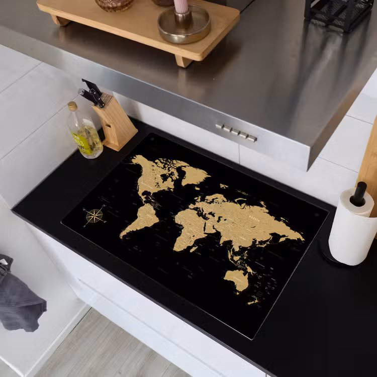 Wereldkaart - Beige - Zwart Inductie beschemer met haakjes klein -sfeer1