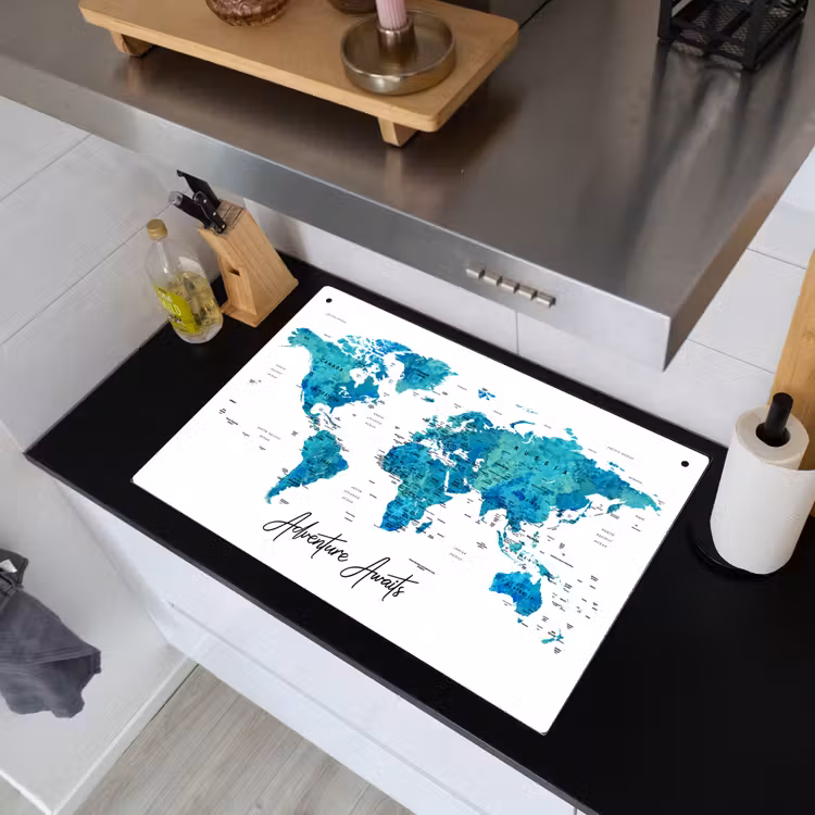 Wereldkaart - Blauw - Kleurrijk Inductie beschemer met haakjes klein -sfeer1