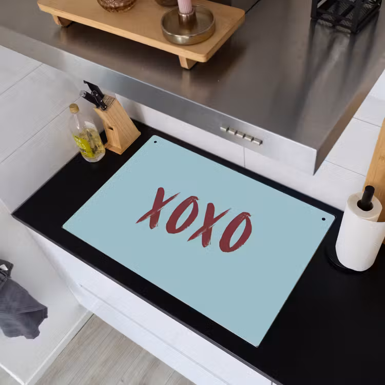 XOXO - Blauw - Rood Inductie beschemer met haakjes klein -sfeer1