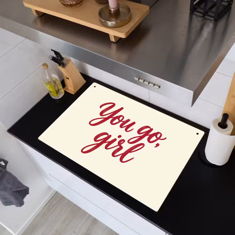 you go girl - Rood - Wit Inductie beschemer met haakjes klein -sfeer1