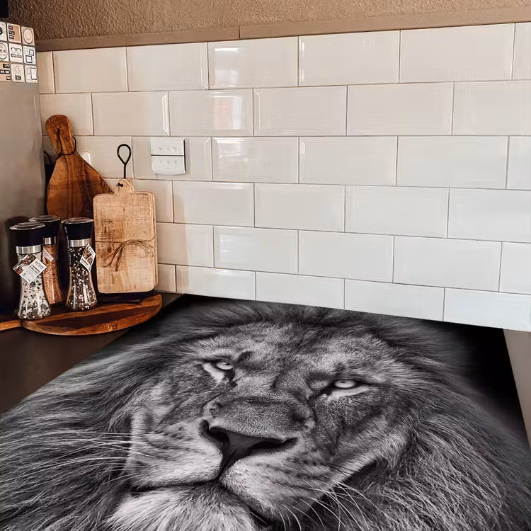 Dieren - Leeuw - Zwart - Wit - Portret Inductie beschermer vinyl 3mm middel -sfeer3
