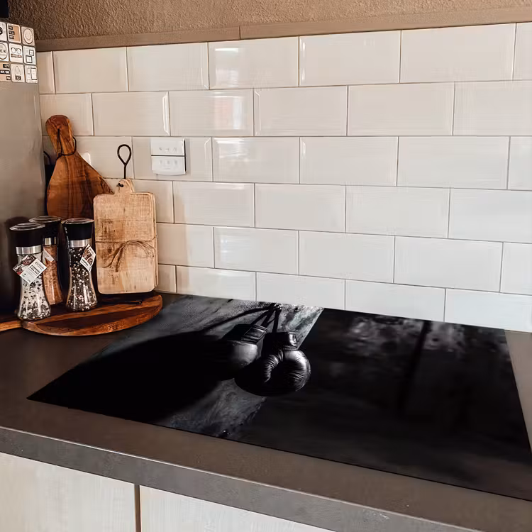 Bokshandschoenen - Muur - Duister - Zwart Inductie beschermer vinyl 3mm klein -sfeer3