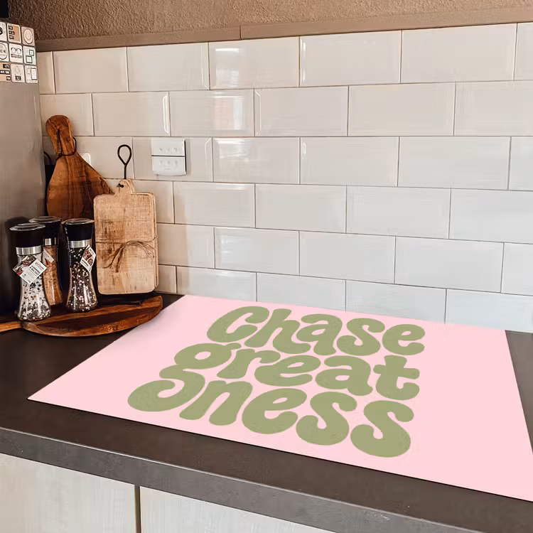 Chase greatness - Groen - Roze - Retro Inductie beschermer vinyl 3mm klein -sfeer3