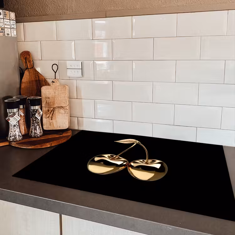 Kersen - Zwart - Goud - Chrome Inductie beschermer vinyl 3mm klein -sfeer3