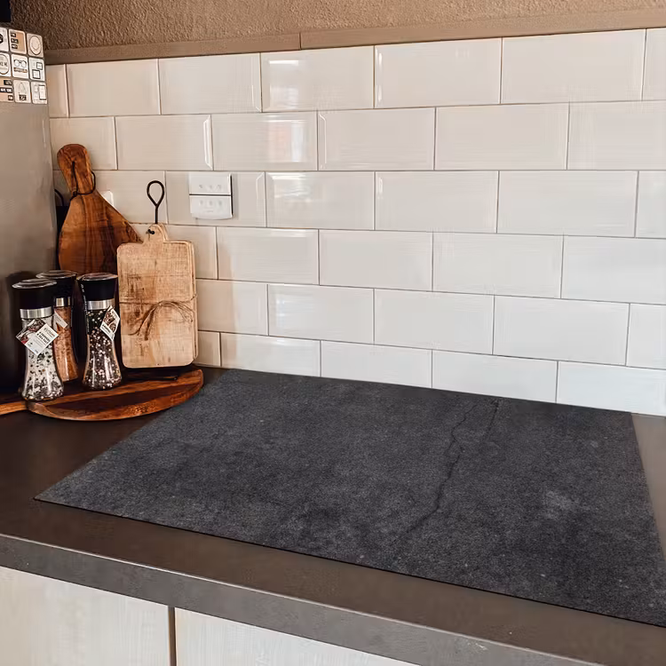 Beton - Zwart - Grijs - Rustiek - Industrieel Inductie beschermer vinyl 3mm klein -sfeer3