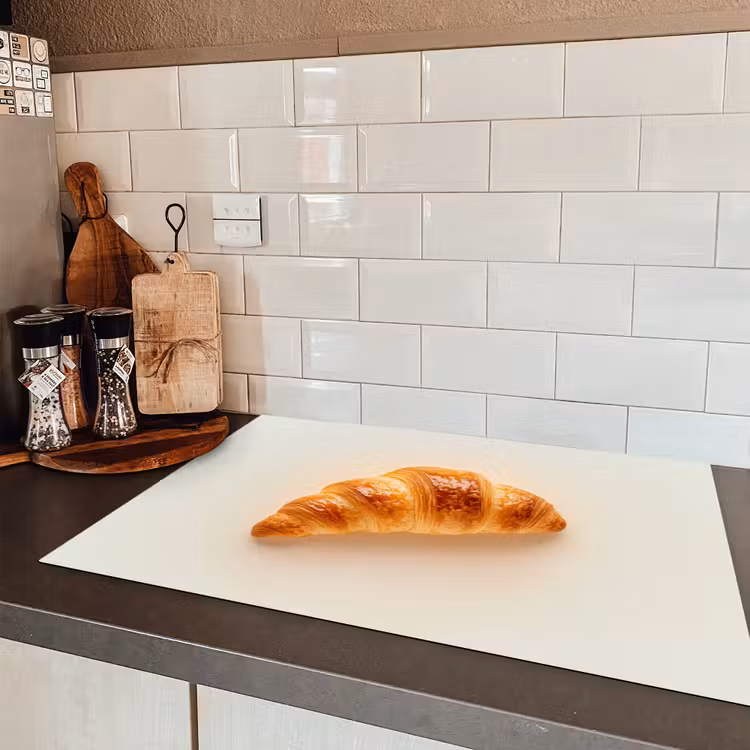 Croissant - Brood - Beige Inductie beschermer vinyl 3mm klein -sfeer3