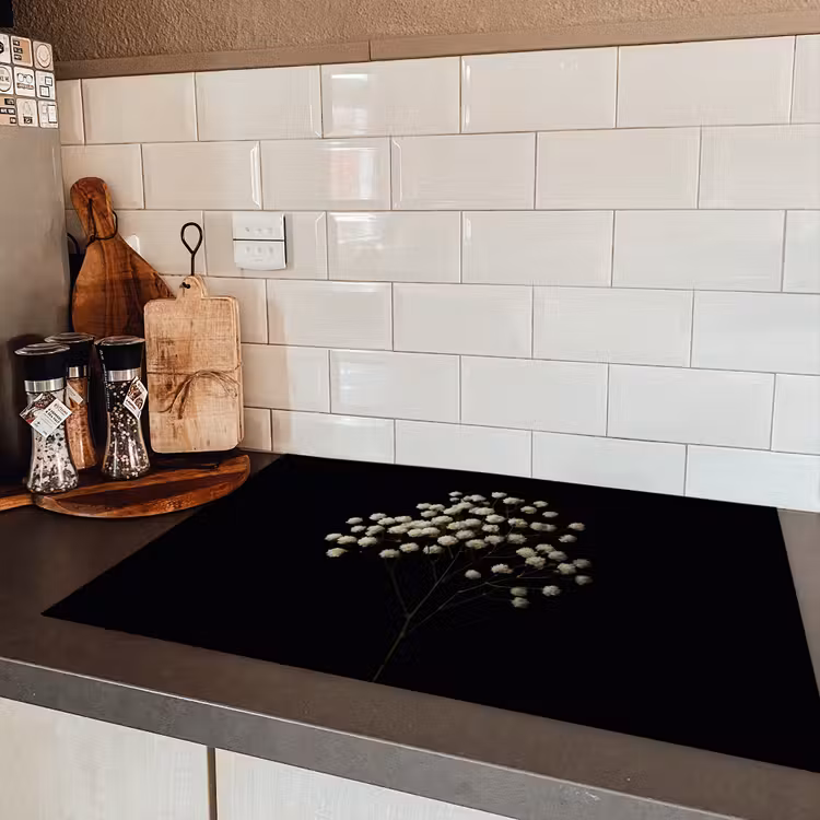 Gipskruid - Bloemetjes - Wit - Minimalistisch Inductie beschermer vinyl 3mm klein -sfeer3