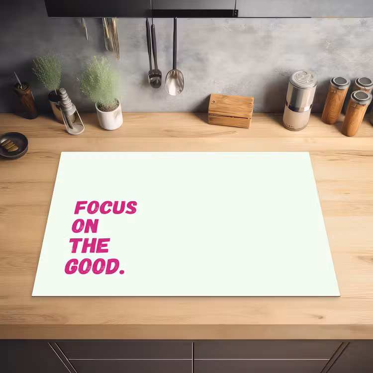 Focus on the good - Beige - Roze Inductie beschermer vinyl 3mm klein -sfeer5