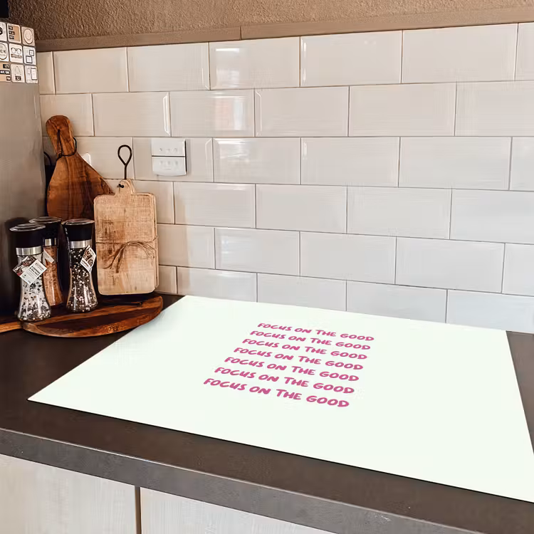 Focus on the good - Roze Inductie beschermer vinyl 3mm klein -sfeer3