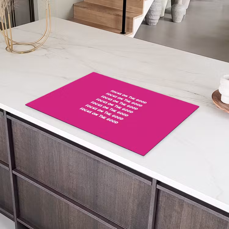 Focus on the good - Roze - wit Inductie beschermer vinyl 3mm klein -sfeer8