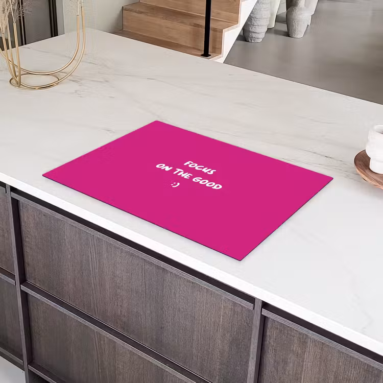 Focus - Smiley - Roze Inductie beschermer vinyl 3mm klein -sfeer8