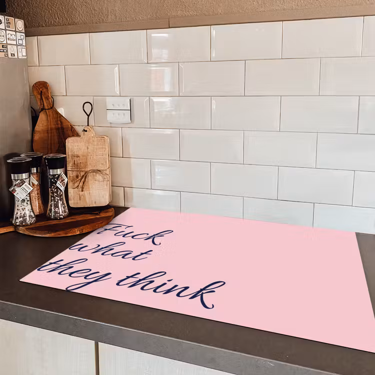 Fuck what they think - Roze - Minimalistisch Inductie beschermer vinyl 3mm klein -sfeer3