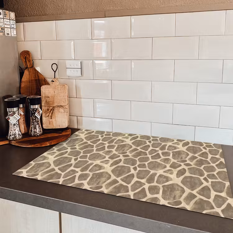 Giraf - Patroon - Beige - Bruin Inductie beschermer vinyl 3mm klein 276 -sfeer3