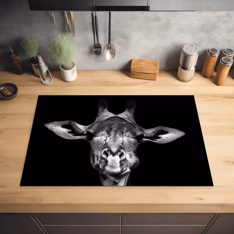 Giraffe - Portret - Dieren - Zwart - Wit Inductie beschermer vinyl 3mm klein -sfeer5
