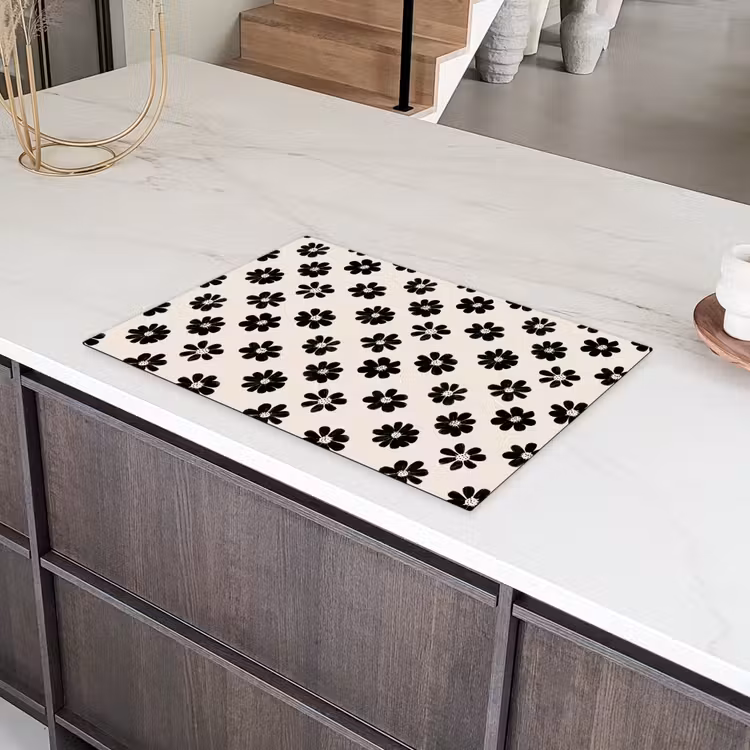 Grafisch - Madeliefjes - Zwart - Beige Inductie beschermer vinyl 3mm klein 276 -sfeer8