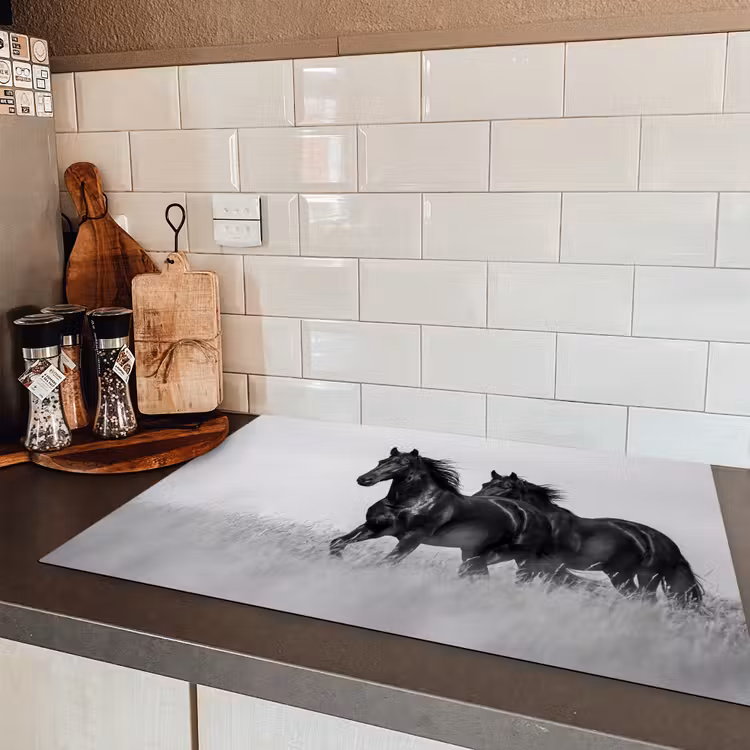 Paarden - Gras - Zwart - Wit Inductie beschermer vinyl 3mm klein -sfeer3