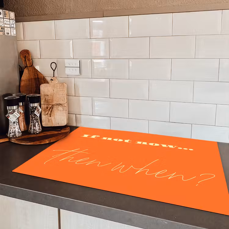 If not now then when - Oranje - Geel - Levendig Inductie beschermer vinyl 3mm klein -sfeer3
