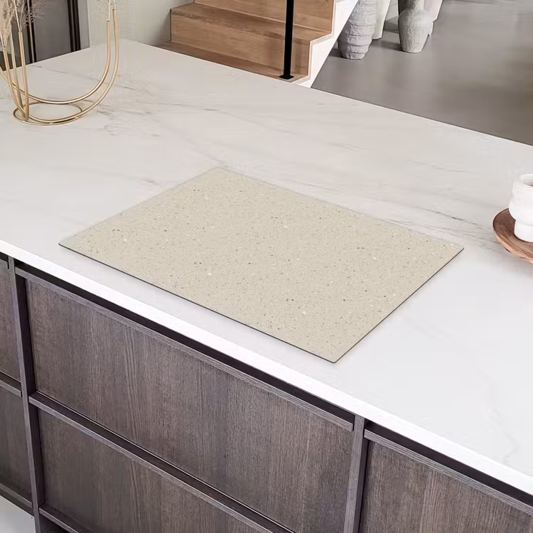Lichtbeige - Terrazzo - Grijs Inductie beschermer vinyl 3mm klein 276 -sfeer8