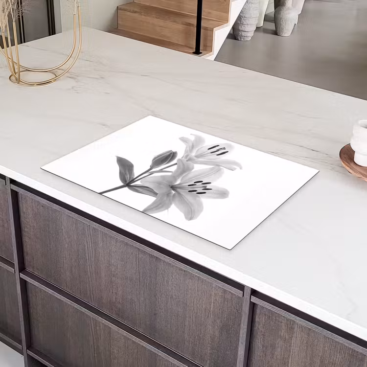 Lelies - Elegant - Zwart - Wit Inductie beschermer vinyl 3mm klein -sfeer8