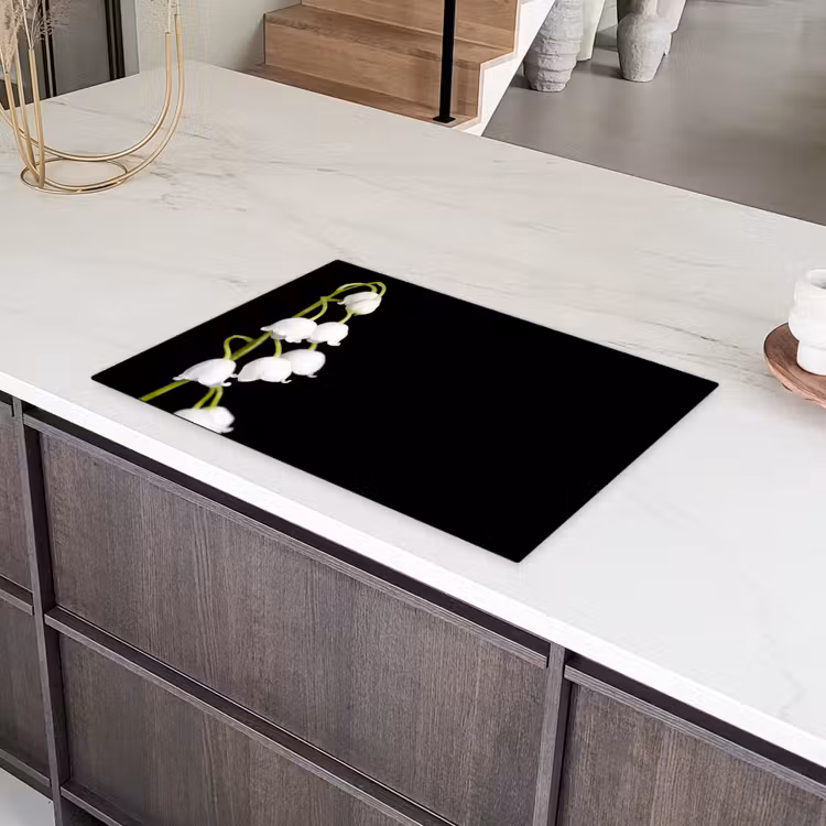 Lelietjes van dalen - Bloemen - Zwart - Flora Inductie beschermer vinyl 3mm klein -sfeer8