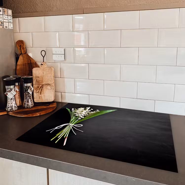 Lelietjes van dalen - Bloemen - Stilleven - Strik Inductie beschermer vinyl 3mm klein -sfeer3