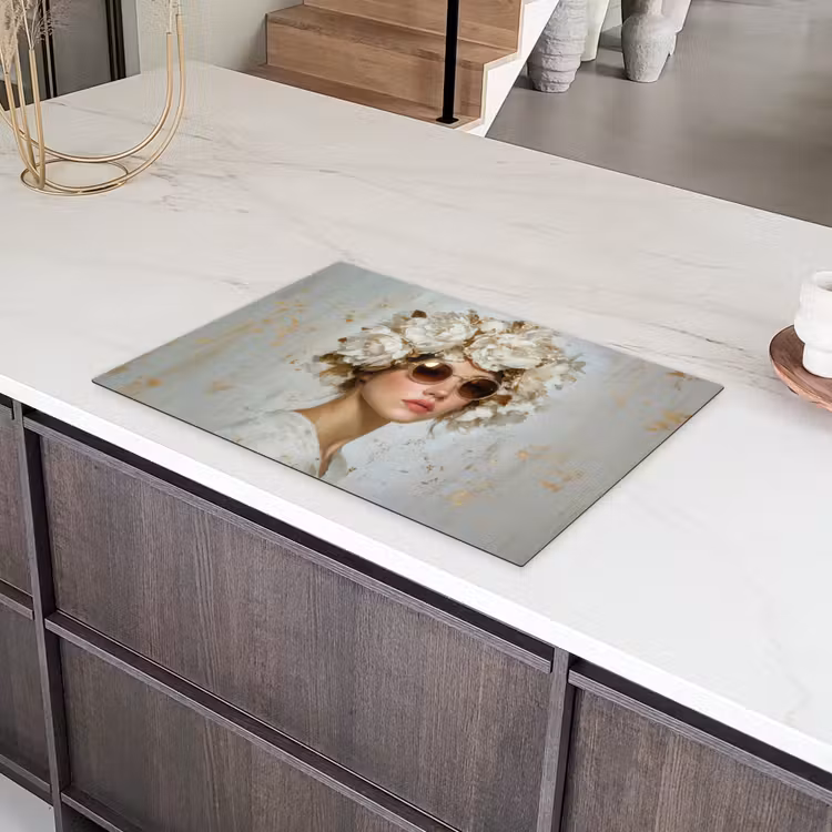 Schilderij - Vrouw - Zonnebril - Bloemenkrans Inductie beschermer vinyl 3mm klein -sfeer8