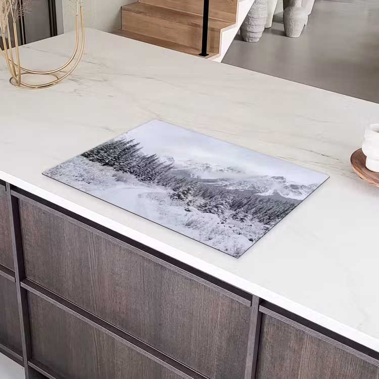 Weg - Bergen - Sneeuw - Naaldbos - Avontuurlijk Inductie beschermer vinyl 3mm klein -sfeer8