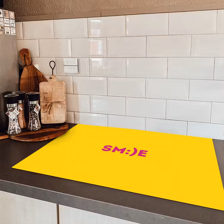 Smile - Roze - Geel Inductie beschermer vinyl 3mm klein -sfeer3