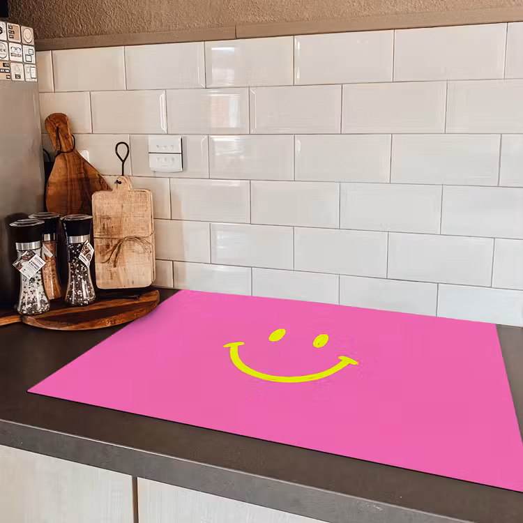 Smiley - Vrolijk - Roze Inductie beschermer vinyl 3mm klein -sfeer3