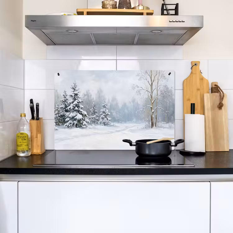 Bospad - Dennen - Sneeuw - Winter - Rustgevend Inductie beschemer met haakjes klein -sfeer2