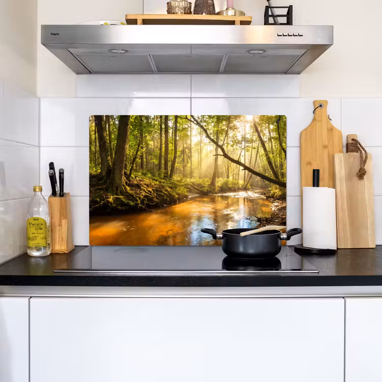 Bos - Beek - Zonlicht - Natuur - Groen Inductie beschemer met haakjes klein -sfeer2