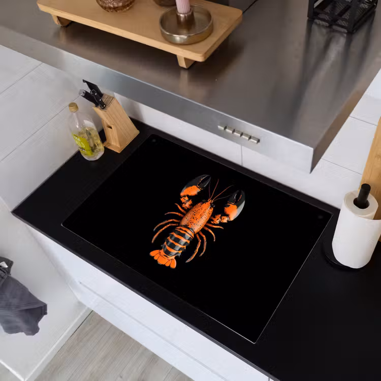 Kreeft - Oranje - Zwart - Modern Inductie beschemer met haakjes klein -sfeer1