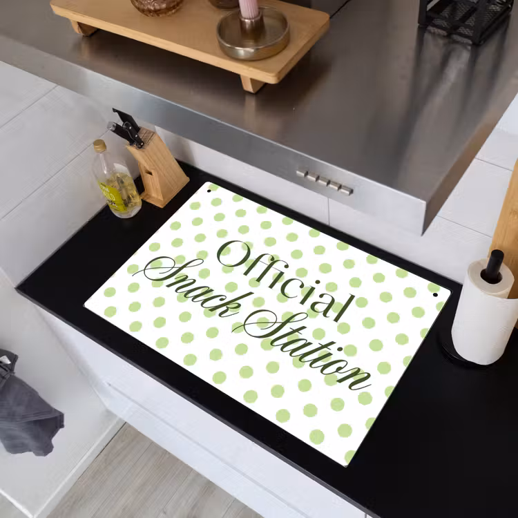 Snack Station - Groen - Stippen Inductie beschemer met haakjes klein -sfeer1