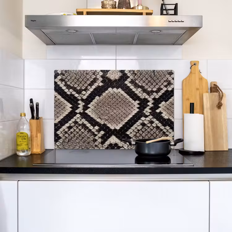 Slangenleer - Patroon - Beige Inductie beschemer met haakjes klein -sfeer2