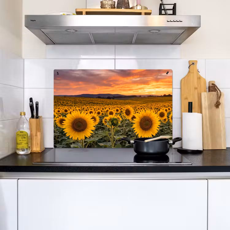 Zonnebloemen - Heuvellandschap - Geel Inductie beschemer met haakjes klein -sfeer2