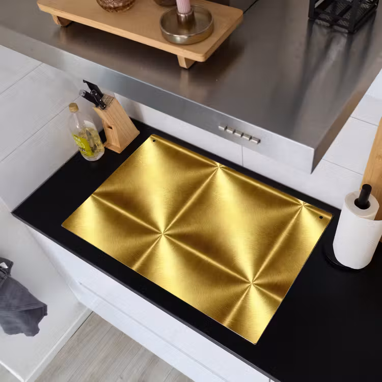 Textuur - Geborsteld Goud - Industrieel - Metallic Inductie beschemer met haakjes klein 777 -sfeer1