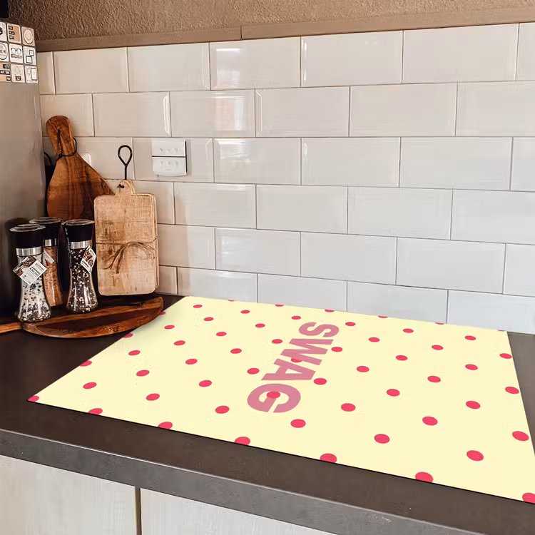 Swag - Roze - Stippen - Geel Inductie beschermer vinyl 3mm klein -sfeer3