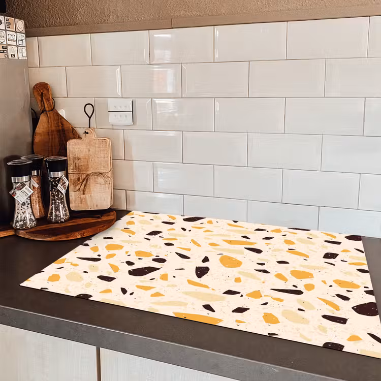 Terrazzo - Patroon - Geel - Inductie beschermer vinyl 3mm klein 276 -sfeer3