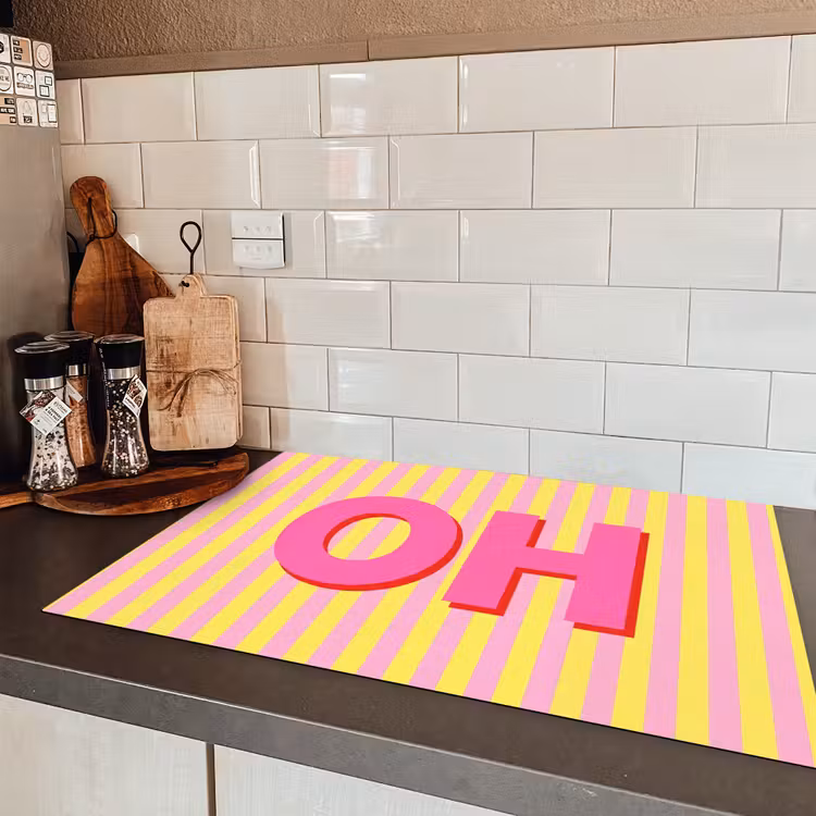 Tekst - Strepen - Roze Inductie beschermer vinyl 3mm klein -sfeer3