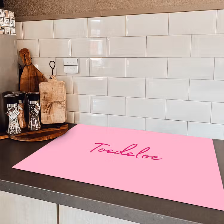 Toedeloe - Roze - Minimalistisch Inductie beschermer vinyl 3mm klein -sfeer3
