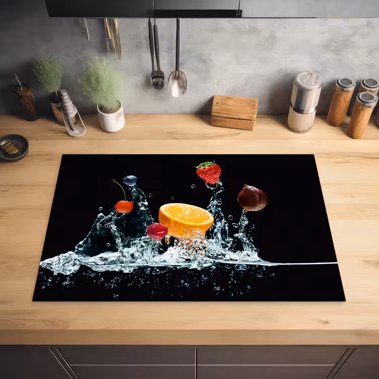 Water - Fruit - Sinaasappel - Aardbei - Kers - Zwart Inductie beschermer vinyl 3mm klein -sfeer5