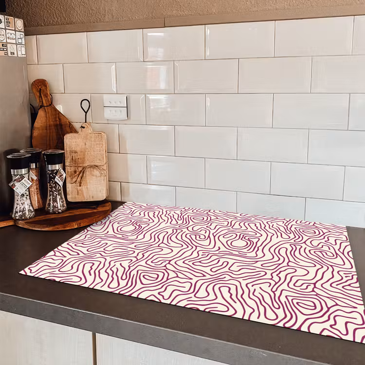 Kronkelende lijn - Magenta - Crème Inductie beschermer vinyl 3mm klein 276 -sfeer3