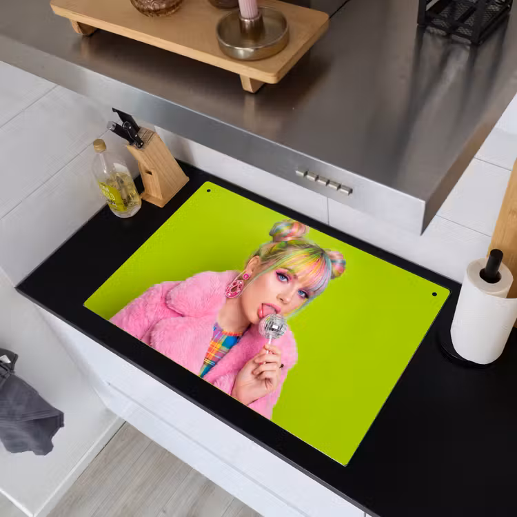 Vrouw - Kleurrijk haar - Pop art - Modern - Levendig Inductie beschemer met haakjes klein -sfeer1