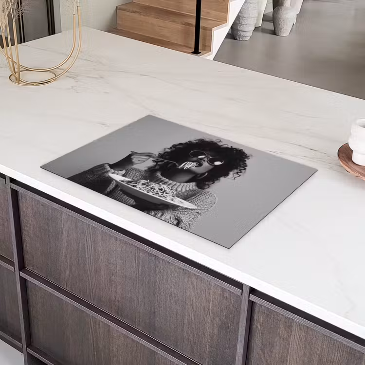 Vrouw - Pasta - Zwart - Wit Inductie beschermer vinyl 3mm klein -sfeer8