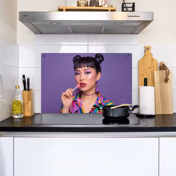 Vrouw - Portret - Make-up - Paars - Levendig Inductie beschemer met haakjes klein -sfeer2