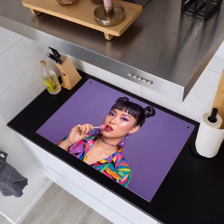 Vrouw - Portret - Make-up - Paars - Levendig Inductie beschemer met haakjes klein -sfeer1