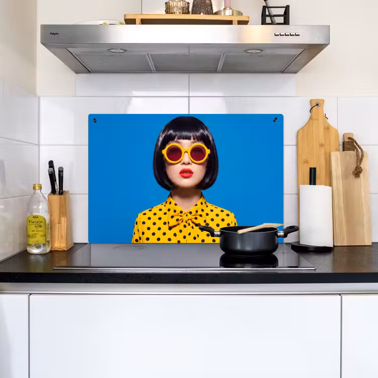 Vrouw - Zonnebril - Pop Art - Portret - Geel Inductie beschemer met haakjes klein -sfeer2