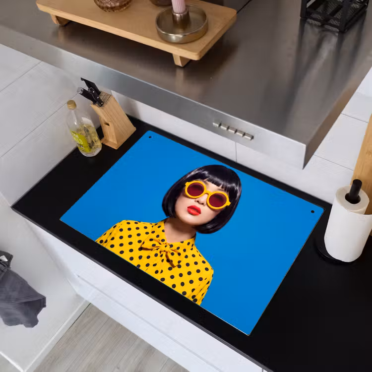 Vrouw - Zonnebril - Pop Art - Portret - Geel Inductie beschemer met haakjes klein -sfeer1