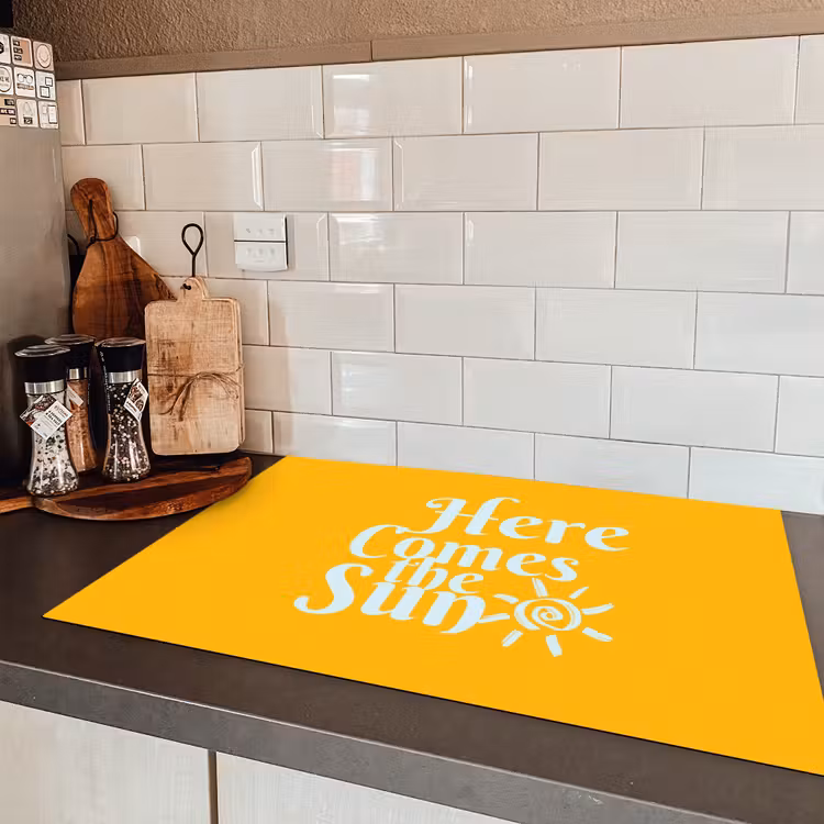 Geel - Blauw - Here comes the sun Inductie beschermer vinyl 3mm klein -sfeer3