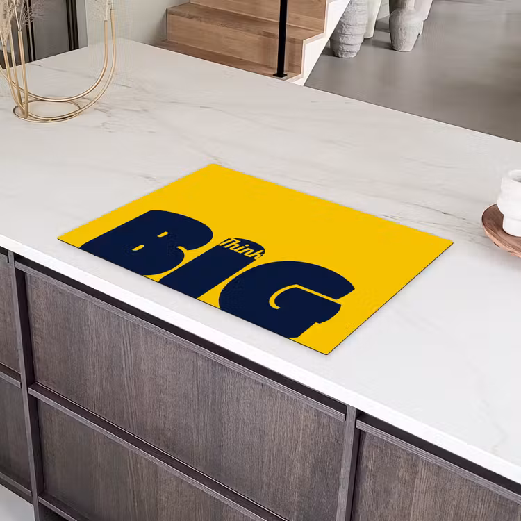 Geel - Think big - Grafisch Inductie beschermer vinyl 3mm klein -sfeer8